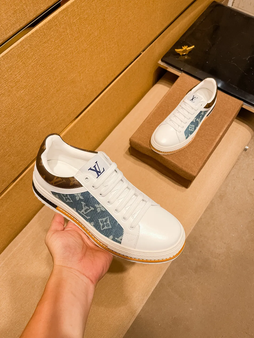 🚘🚘Factory batch 420💰[LV]🔥Louis Vuitton, a high-end men's shoe brand, official website 1:1 latest masterpiece: the upper is made of first-layer cowhide imported from Italy with a comfortable and breathable lining➕original non-slip and wear-resistant outsole🔥, making walking more convenient and comfortable! An exclusive new model, a stunning work, a beautiful 1:1 replica [color] compared to the official quality! Create a fashionable personality to set off your uniqueness! A must-have for trendy men! Classic🔥Size: 38-44 Color: Lee🔥 1⃣️color available🔥.